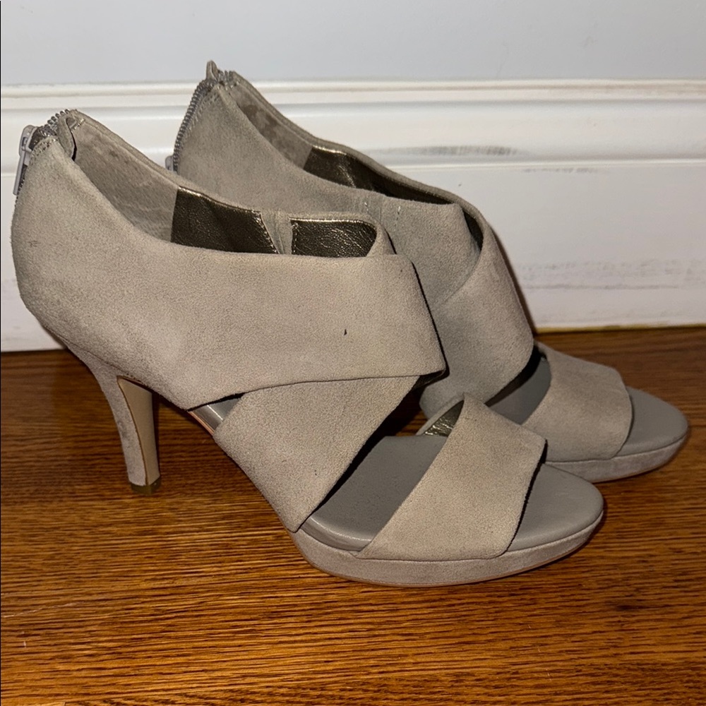 Banana Republic Elegant Gray Women's Heels size 7.5